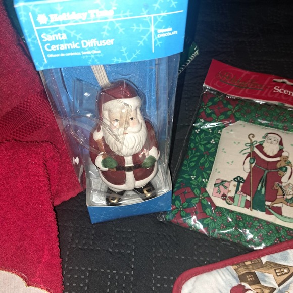 NEW WITH TAGS - Holiday Christmas Kitchen & bathroom Towels Santa Diffuser - Picture 6 of 8